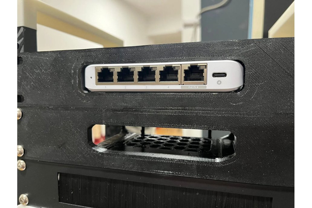 Unifi USW-Flex-Mini 2.5G 5 10-inch rack mount 1