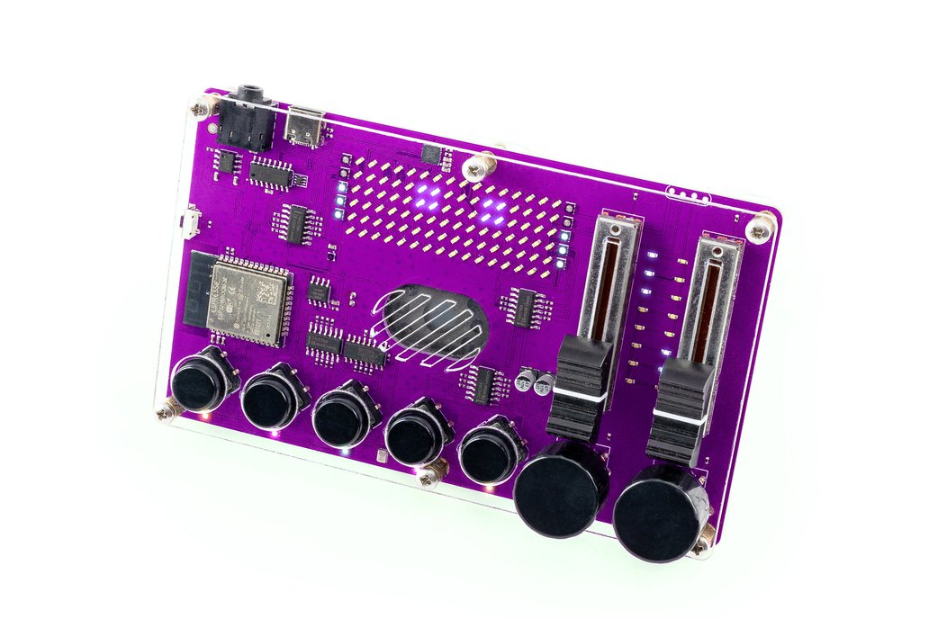 CircuitMess Synthia DIY & Music Machine Kit 1